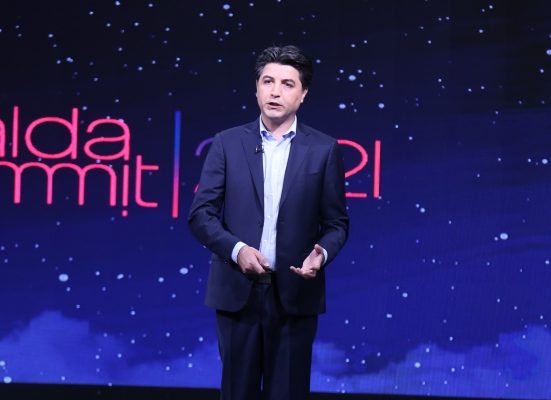 ارائه نیما نامداری در یلدا سامیت