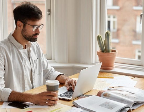 9 مزیت کار پروژه‌ای و فریلنسری برای کارشناسان دیجیتال مارکتینگ