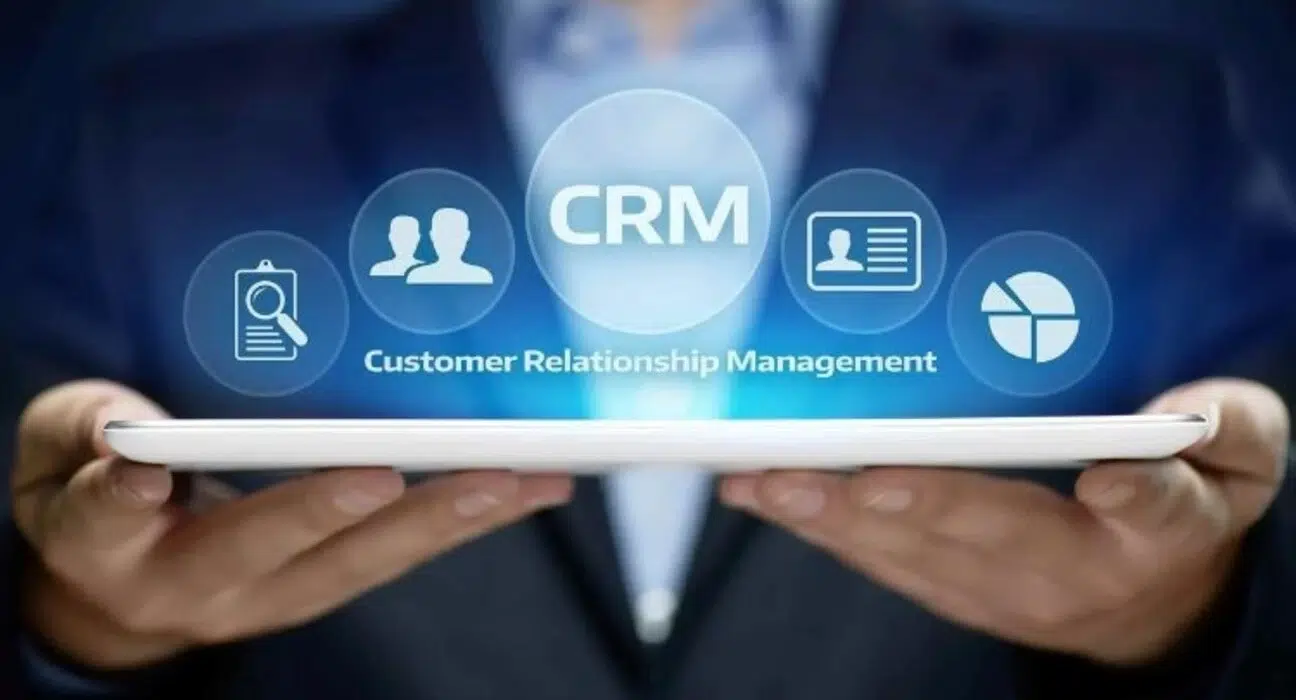 چرا کسب و کارها باید بین crm خارجی و بومی (ایرانی) دست به انتخاب بزنند