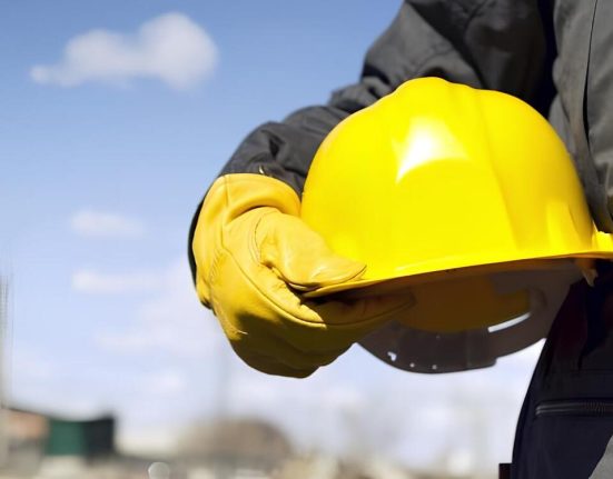 قوانینِ کامل، نظارتِ ناقص؛